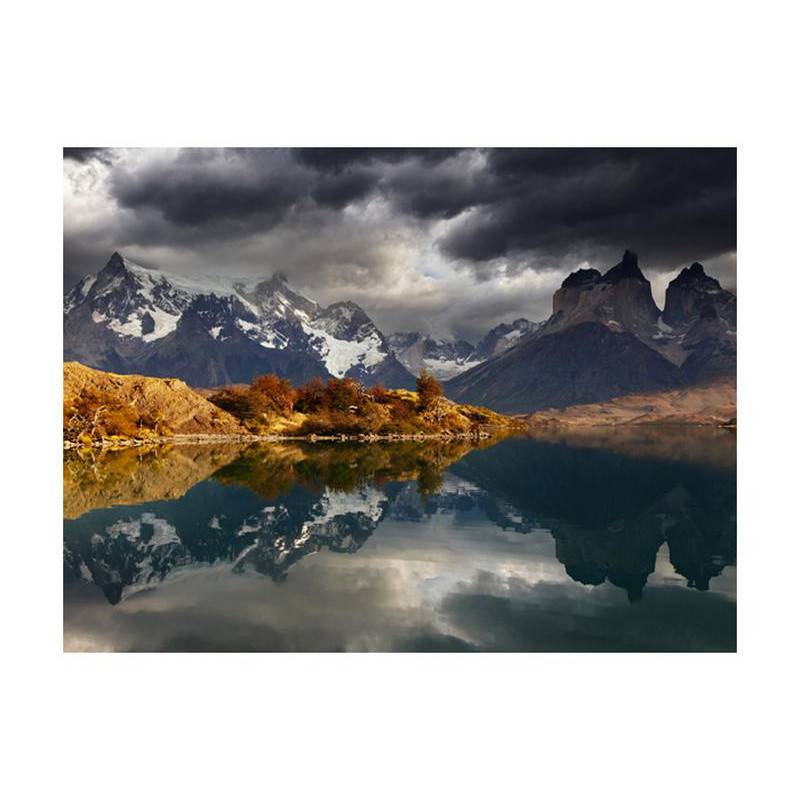 73,00 €Fotomurale con un lago tra le montagne e le nuvole