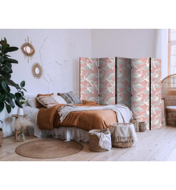 Vouwscherm - Pastel birds - a delicate pattern of white and grey herons on a light pink background