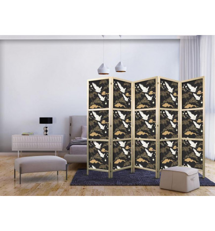 Japanilainen sermi - Oriental impressions - decorative pattern with a motif of flying cranes on a dark background