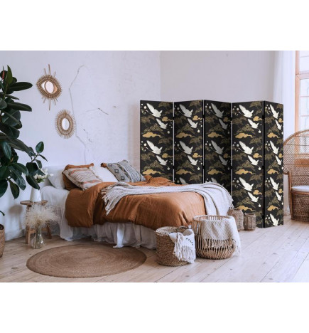 Paravento - Oriental impressions - decorative pattern with a motif of flying cranes on a dark background