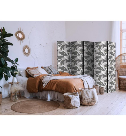 Vouwscherm - Pastel birds - a delicate pattern of white and grey herons on a light pink background