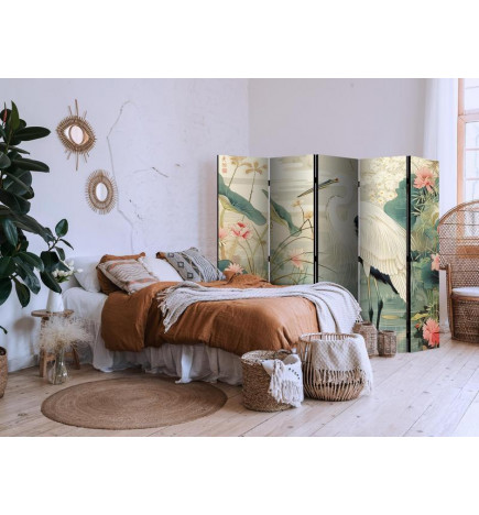 Paravento - By an Asian pond - an illustration in the style of a Japanese engraving, depicting a heron