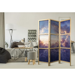 Japonska pregrada - The Sun in Hiding: The Golden Face of the Sky Over a Cloudy Sea