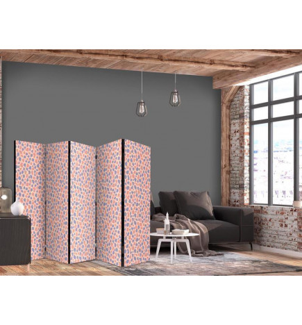 Sermi - Giraffe Pattern - Colorful Animal Pattern in Blue-Pink Spots