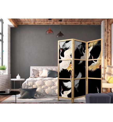 Paravento giapponese - Cranes at Night - White and Gold Birds Flying Away on a Black Background