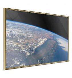 Poster kijkt naar de planeet aarde vanuit de ruimte