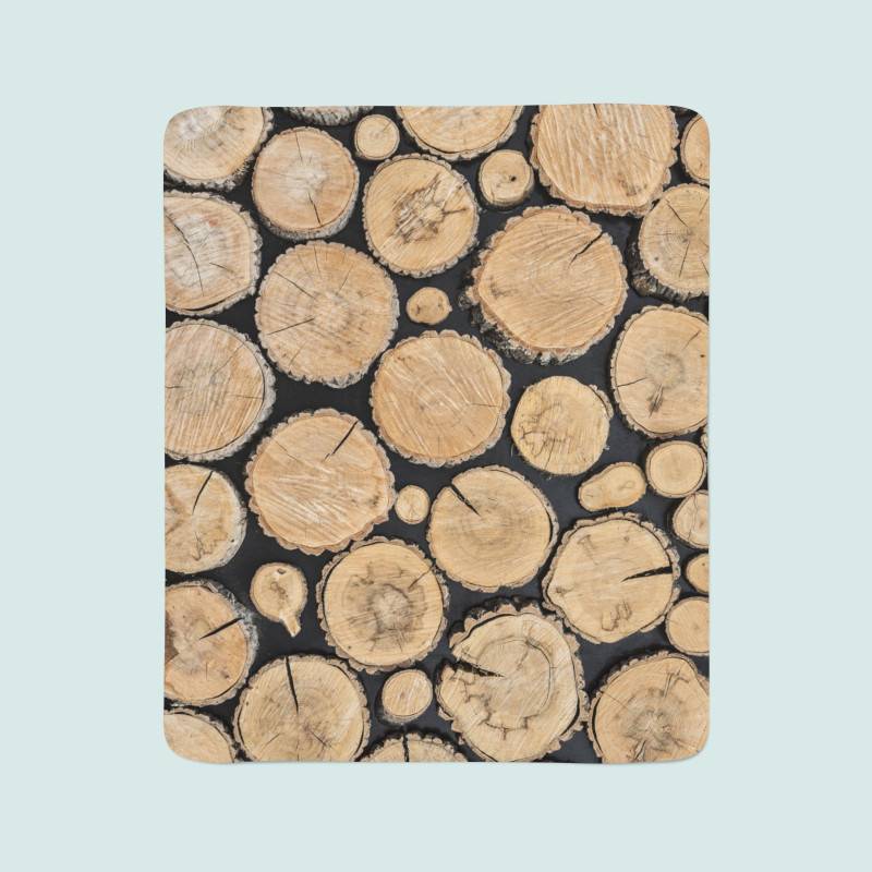 74,00 € 2 Fleecedecken – mit Holzscheiten 74,00 € 2 Fleecedecken – mit Holzscheiten