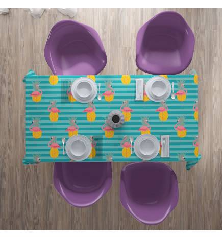 Staltiesės – su ananasais ir flamingais