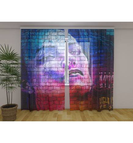 Tenda personalizada - com uma mulher em crise de compras