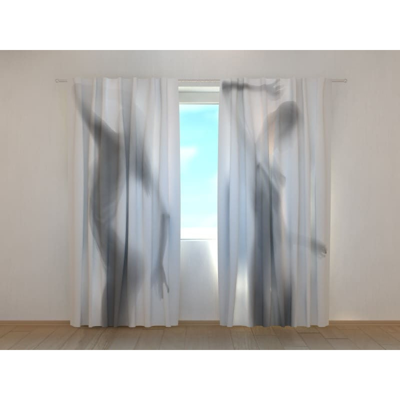 0,00 € Maßgeschneiderter Vorhang – mit femininen Schatten 0,00 € Maßgeschneiderter Vorhang – mit femininen Schatten