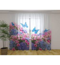 Gordijn op maat - blauwe vlinders en kleurrijke bloemen