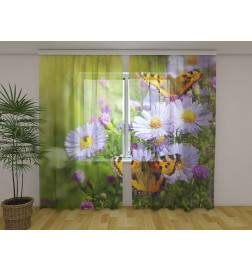 Maßgeschneiderter Vorhang – mit Schmetterlingen im Blumenfeld