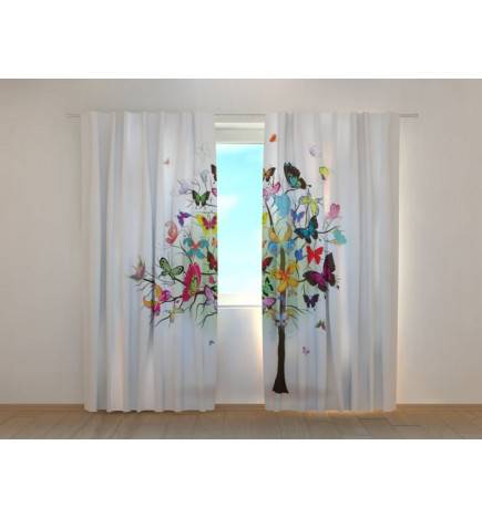Maßgeschneiderter Vorhang – mit einem Schmetterlingsbaum