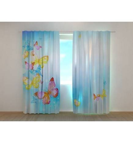Personalisierter Vorhang – mit fliegenden Schmetterlingen
