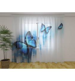 Maßgeschneiderter Vorhang – mit blauen Schmetterlingen