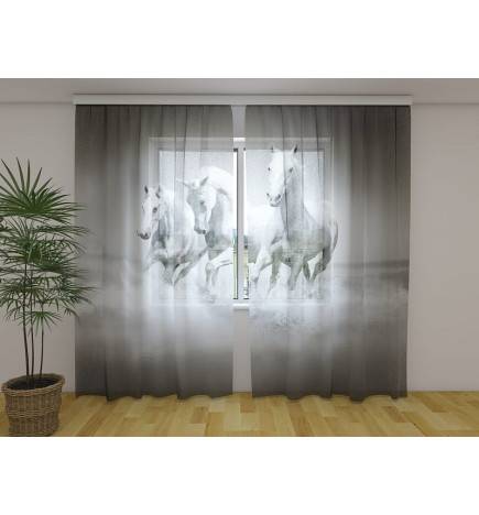 Tenda personalizada - com três cavalos brancos