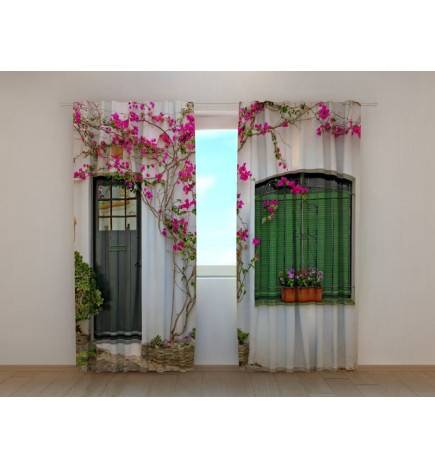 Cortina personalizată - cu flori în fața ușii