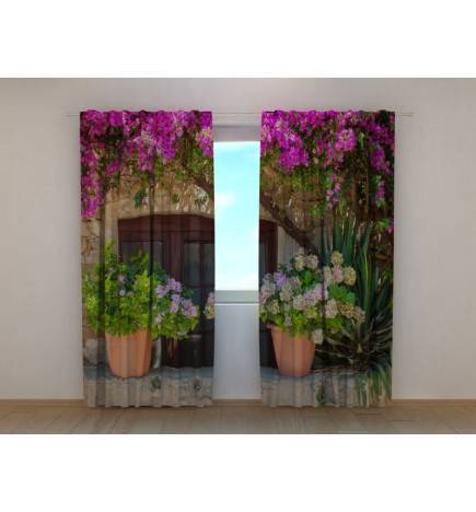 Cortina personalizată - cu flori pe fereastră