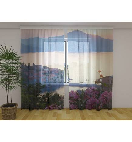 Cort personalizat - cu vedere la lacul de munte