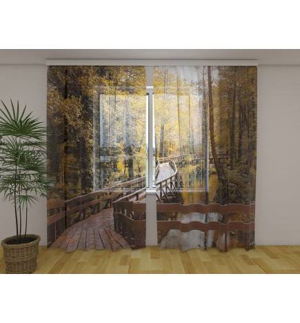 Mukautettu teltta - sillalla puron yli