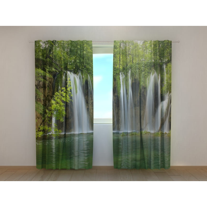 1,00 € Cort personalizat - cu cascada in padure 1,00 € Cort personalizat - cu cascada in padure