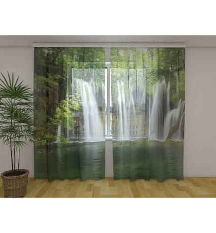 Tenda personalizada - com a cachoeira na floresta