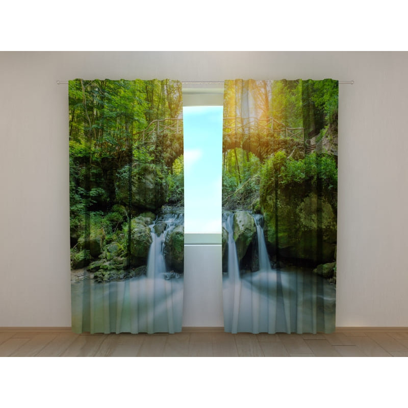 1,00 € Maßgeschneidertes Zelt – mit Wasserfall im Wald