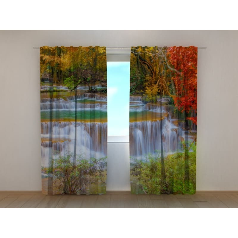 1,00 € Pielāgots aizkars - ar sarkanu ziedu kaskādi