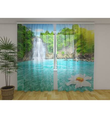 Personalisierter Vorhang - mit einem kleinen Wasserfall