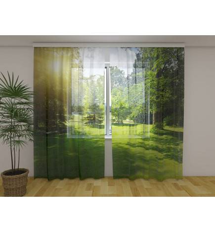 Kohandatud telk – puud pargis