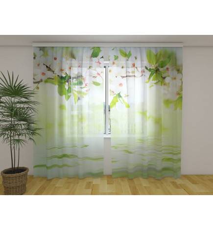 Cortina personalizada – com as flores brancas no riacho