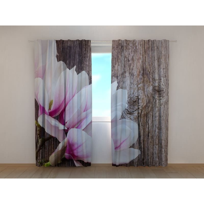 1,00 € Maßgeschneiderter Vorhang – Mit der Magnolie auf dem Holz