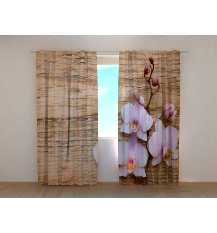 1,00 € Maßgeschneiderter Vorhang – Mit rosa Blumen auf dem Holz