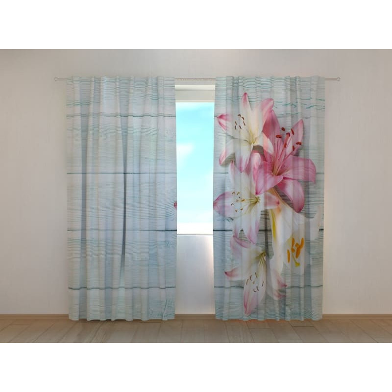 1,00 € Custom Curtain - Lilies on Gray Wood