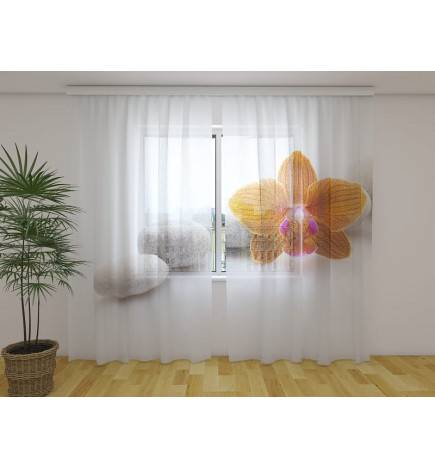 Maßgeschneidertes Zelt – Steine und orangefarbene Orchideen