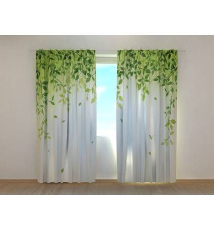 Maßgeschneiderter Vorhang – mit grünen Blättern oben