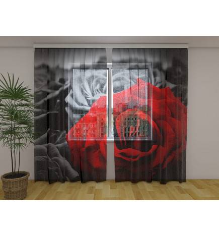 Maßgeschneiderter Vorhang – Die rote Rose in der Nacht