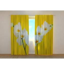 Maßgeschneiderter Vorhang – Orchideen mit gelbem Hintergrund
