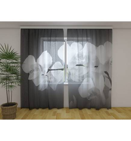 Individualizuotos užuolaidos – baltos orchidėjos – pilkas fonas