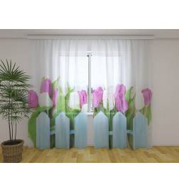 Maßgeschneiderter Vorhang – Mit weißen und lila Tulpen