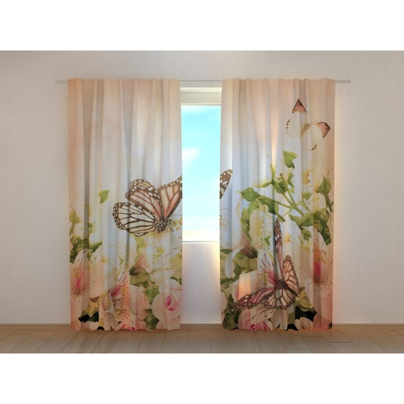 1,00 € Maßgeschneiderter Vorhang – mit Schmetterlingen und Vintage-Irisblüten