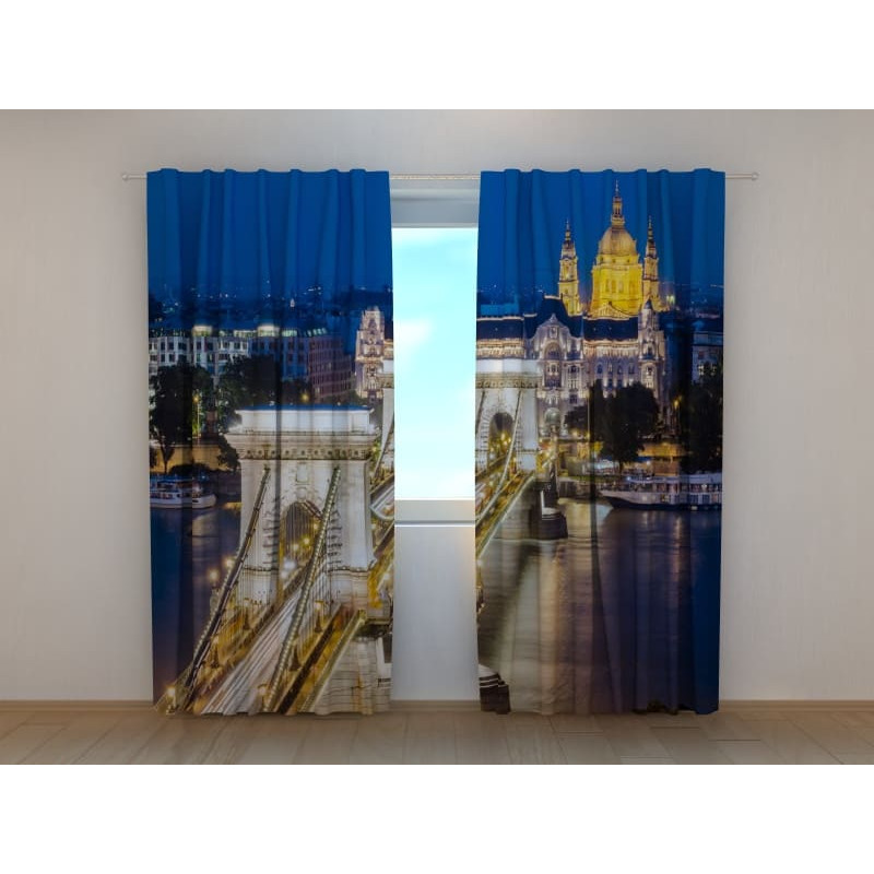 1,00 € Custom tent - in Budapest at night - Hungary