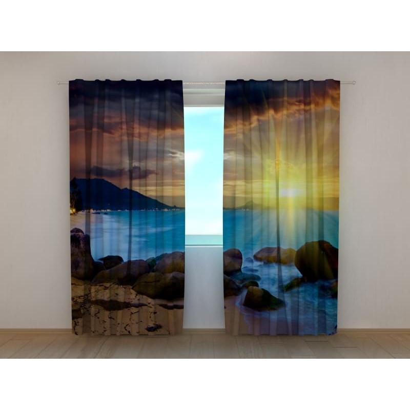 1,00 € Aangepaste tent - met de zee en de rotsen 1,00 € Aangepaste tent - met de zee en de rotsen