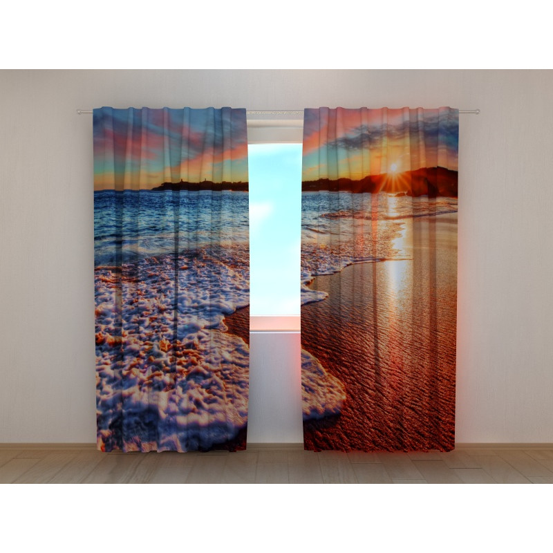 1,00 € Tilausteltta - Meren rannalla - Auringonlaskun aikaan