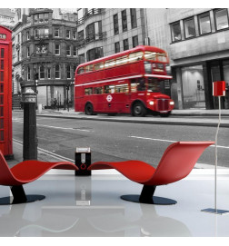 Fototapeta - Red bus and phone box in London