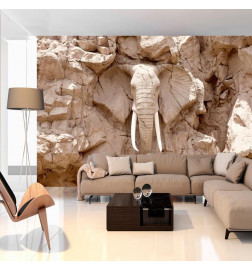 Sienas gleznojums — Āfrikas ziloņa skulptūra — skulptūras dzīvnieku motīvs gaišā akmenī