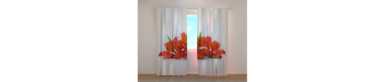 dreidimensionale Vorhänge mit farbigen Lilien. Vorhänge mit Blumen