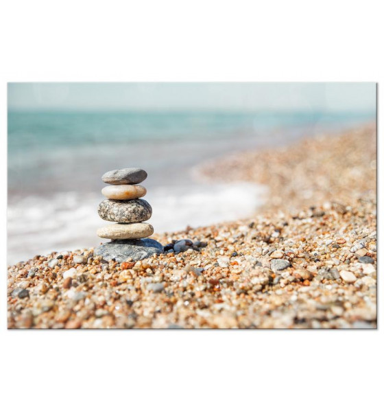 pietre e cuori sulla sabbia e sul mare