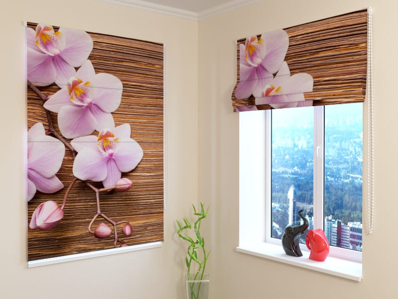 roman blinds - wood and flowers
