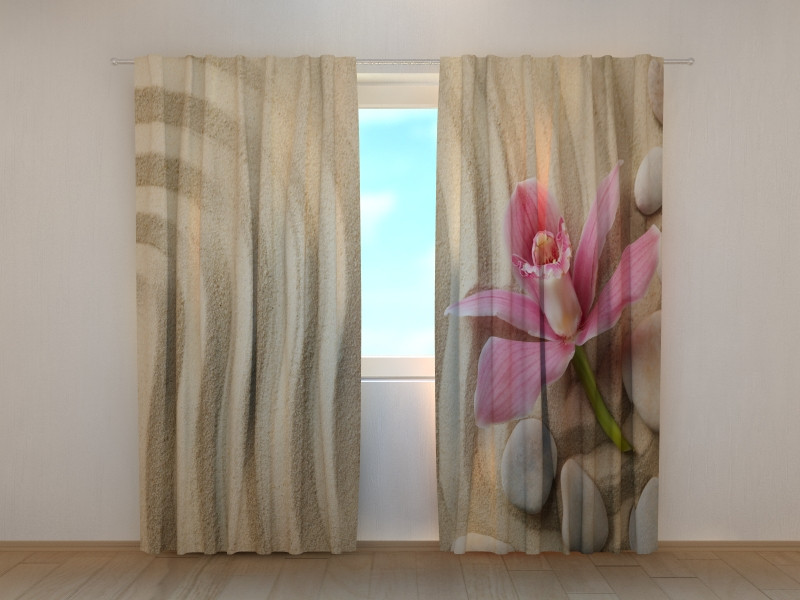 Curtains - Flowers - Stones - Sand